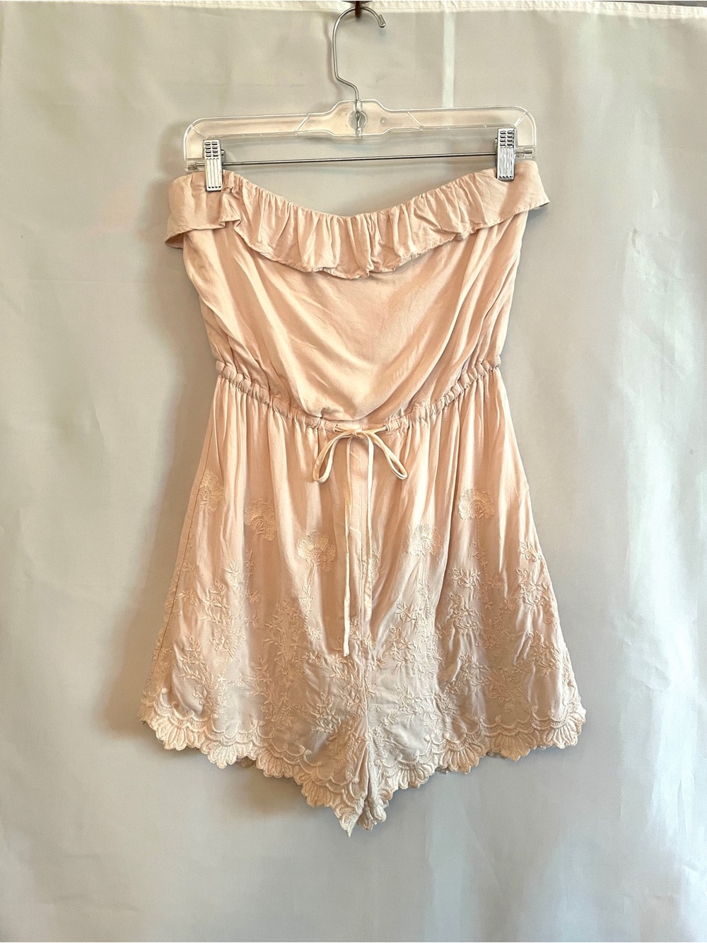 LUSH Embroidered Tie Strapless Ruffle Romper Light Blush Ballet Pink M